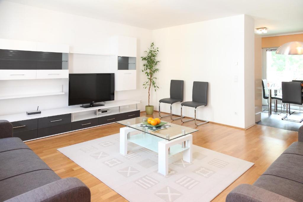 3 Rooms Sunny Apartments-Schoenbrunn, 100M2 With Balcony Bécs Szoba fotó