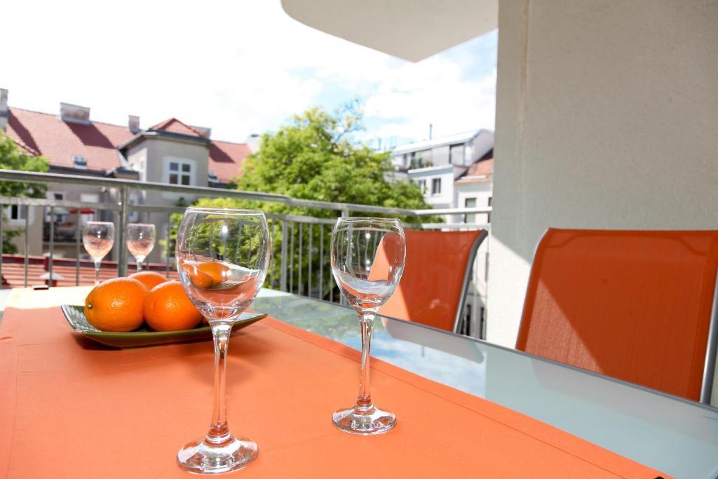 3 Rooms Sunny Apartments-Schoenbrunn, 100M2 With Balcony Bécs Szoba fotó